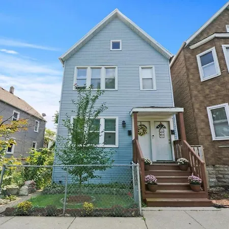 Urban Retreat 3 Bedroom Apt.