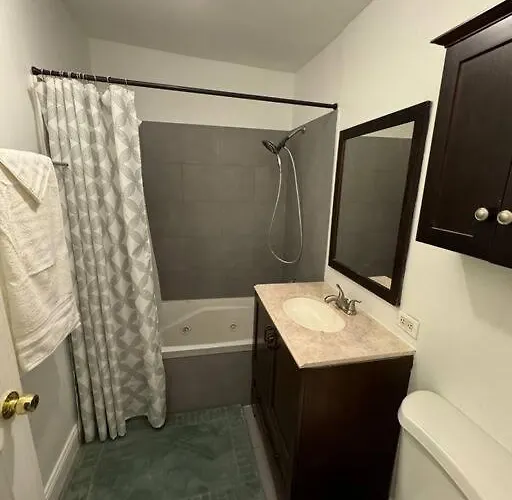 Urban Retreat 3 Bedroom Apt. Apartment *