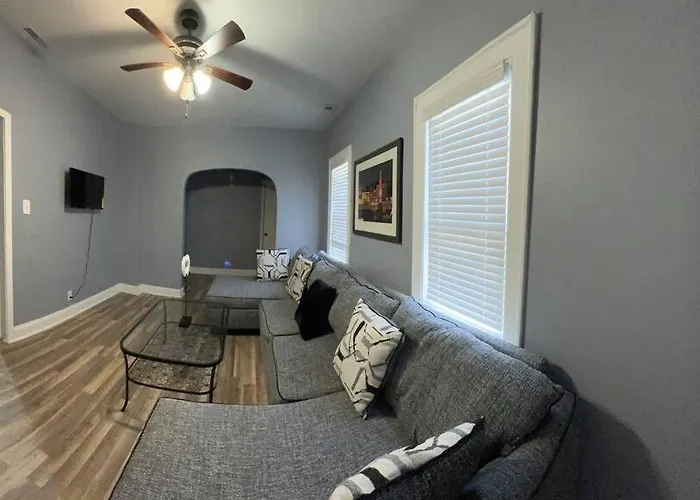 Urban Retreat 3 Bedroom Apt. Apartment Chicago