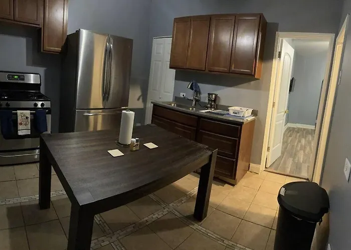 Apartment Urban Retreat 3 Bedroom Apt.